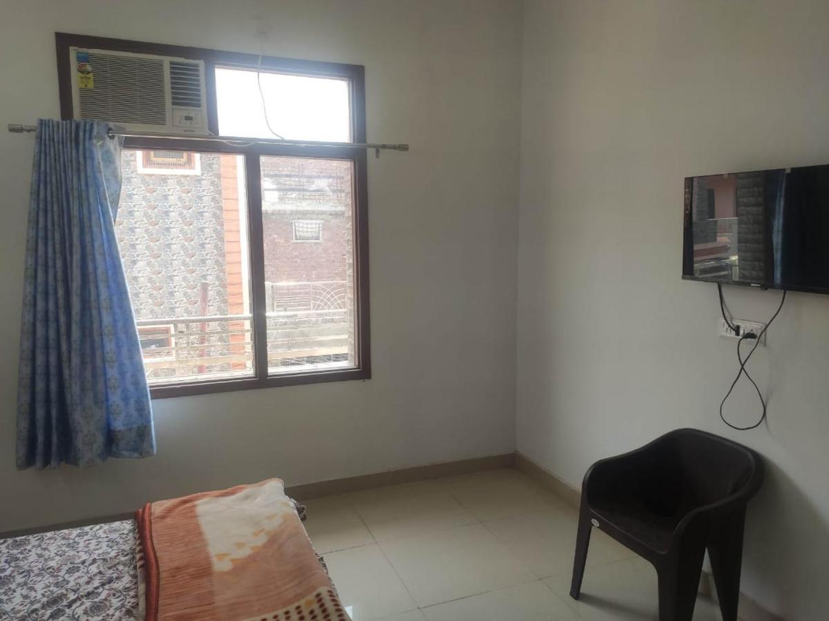 Roop Niwas Bed & Breakfast Amritsar Bagian luar foto