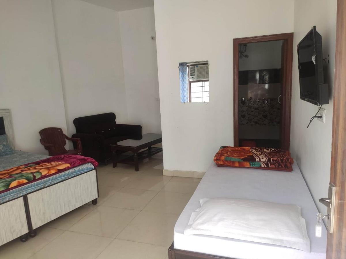 Roop Niwas Bed & Breakfast Amritsar Bagian luar foto