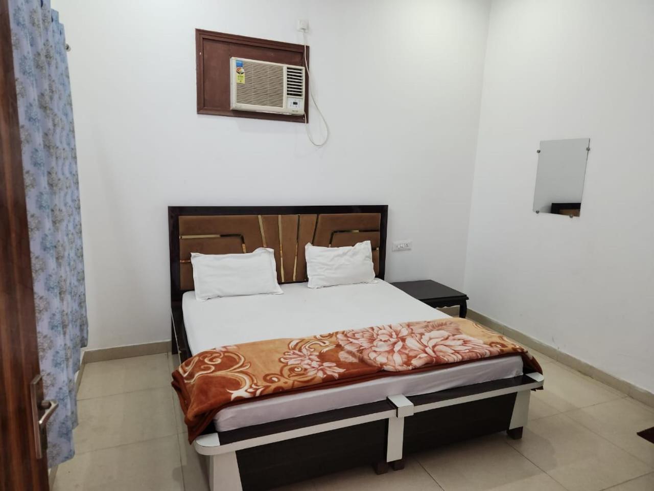 Roop Niwas Bed & Breakfast Amritsar Bagian luar foto